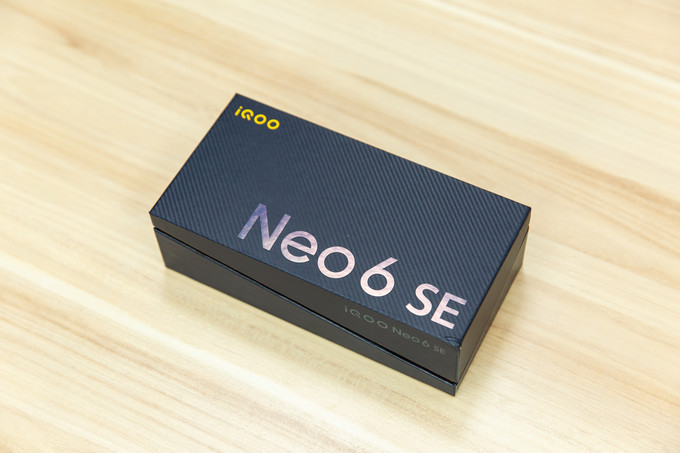 1999起售的小钢炮，iQOO Neo6 SE开箱体验