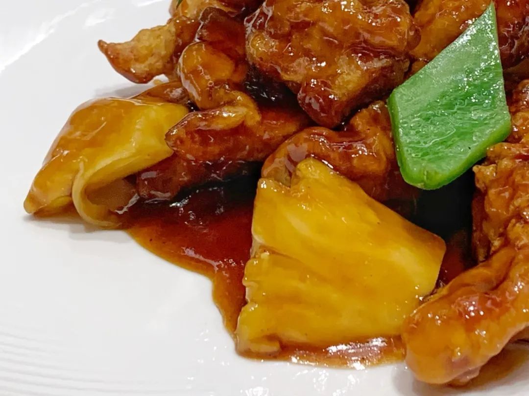 添加菠萝肉制成的广东名菜——咕咾肉 ©木木