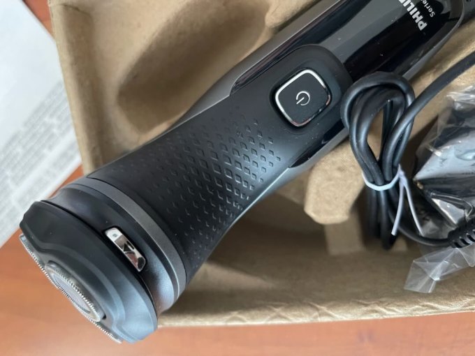 飞利浦电动剃须刀