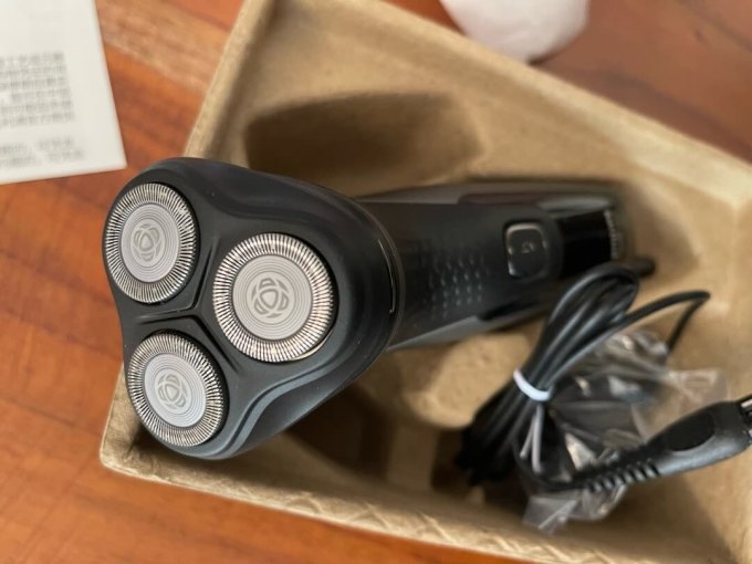 飞利浦电动剃须刀