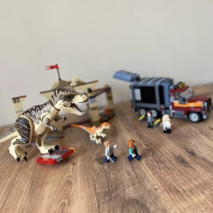乐高拼插积木怎么样 乐高侏罗纪世界霸王龙与野蛮盗龙脱逃记_什么值得