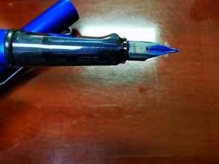 出水流畅、书写爽利的钢笔✒️