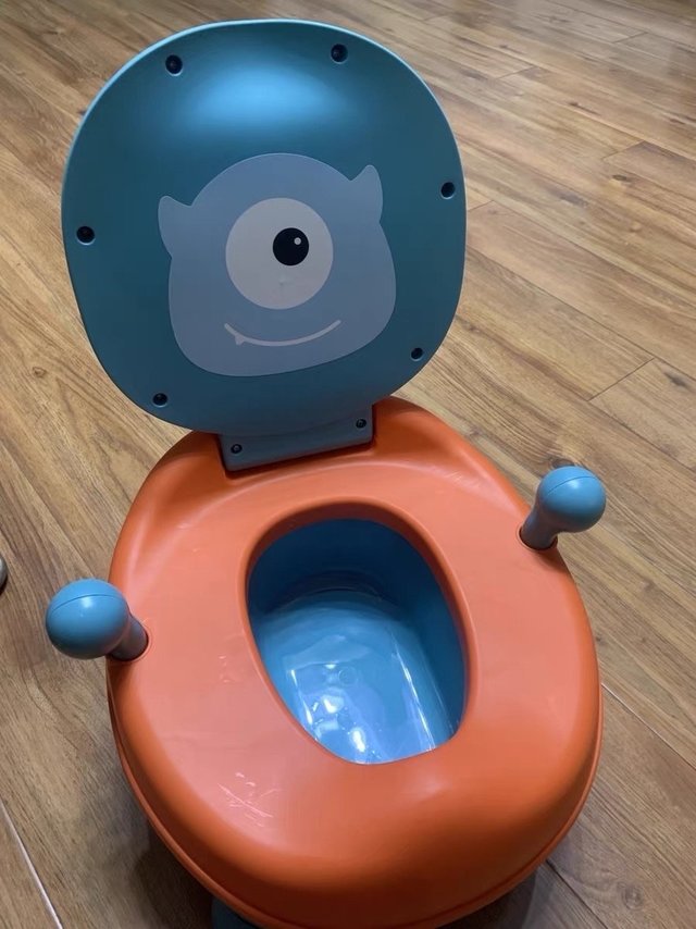 宝宝坐便器解放妈妈双手