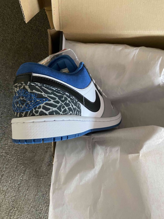 官旗抢的aj1爆裂纹