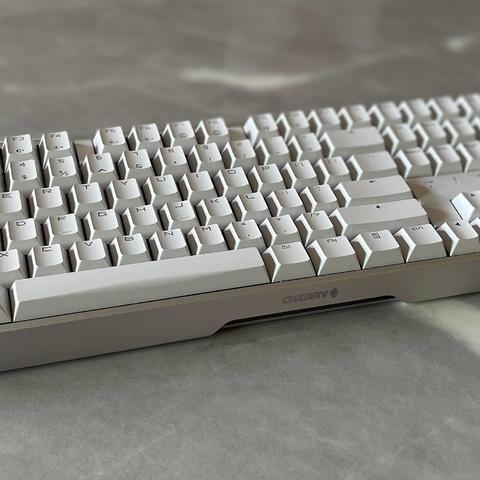 从圈友那搞了一套全新德味的Cherry原厂静音红轴机械键盘来体验：CHERRY MX 3.0S 无线机械键盘实测分享