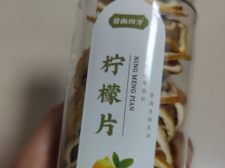 想喝柠檬水，还是要喝柠檬片