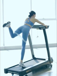 跑步机也可以当成瑜伽辅助设备了！