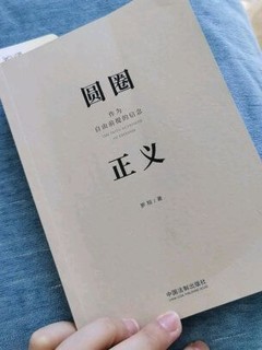 大男孩最爱做的事就是看书