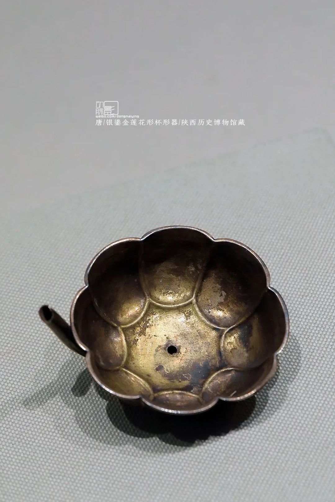 在唐代,吸杯也称为"碧筒杯",是古人宴饮烹茶的用具,同时也是赋诗吟咏