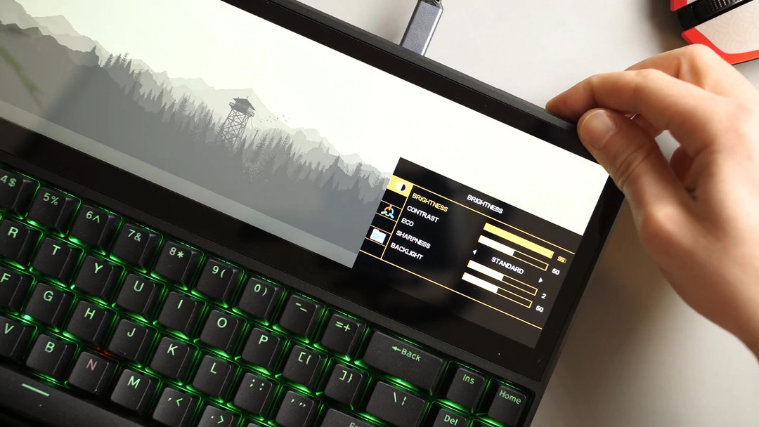 Kwumsy K2，带有触摸屏显示器的机械键盘！