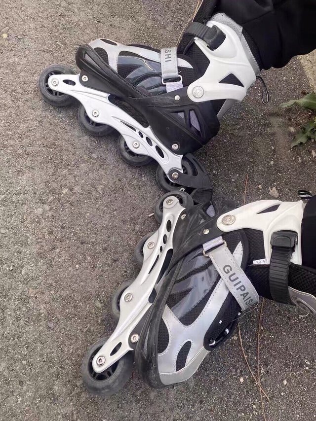 溜冰的快乐谁能懂！简直不要太好玩了！