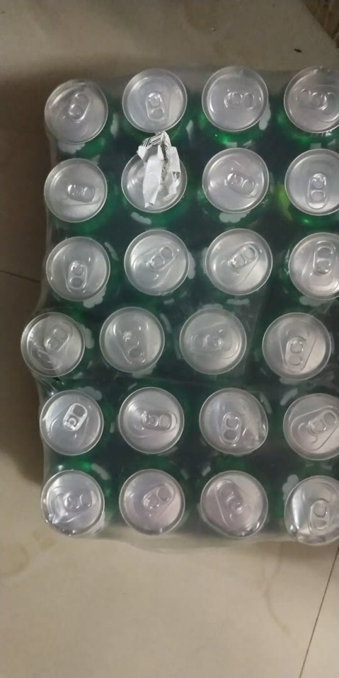 的饮料品牌,冰镇后饮非常好饮,我特别喜欢用咸柠檬和七喜汽水混在一起