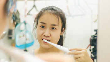 超轻的电动牙刷，联想电动牙刷A2，从此刷牙不累手