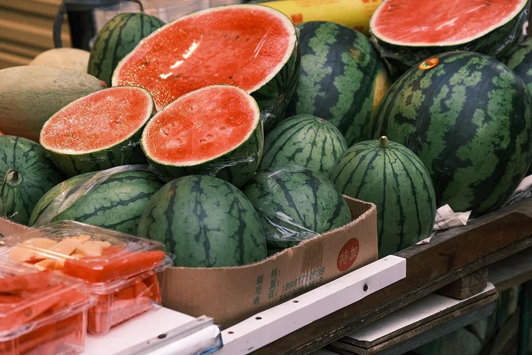 成都街头的西瓜摊 08图虫创意