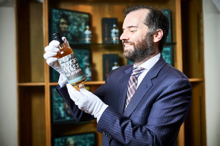 世界最大瓶威士忌卖了940万，居然还不是最贵的！