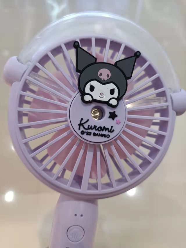 送了个库洛米手持小风扇给侄女