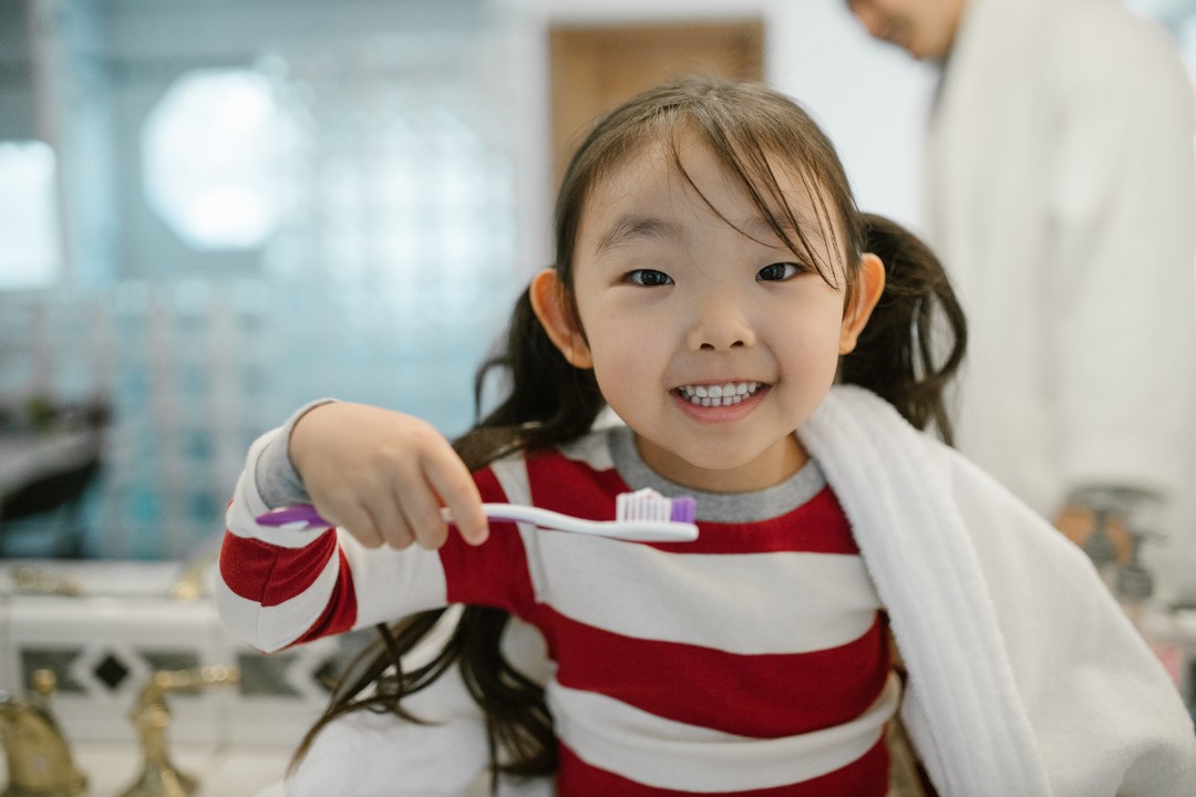 我国近7成孩子患「错颌畸形」！牙齿不齐、地包天，究竟何时戴牙套？
