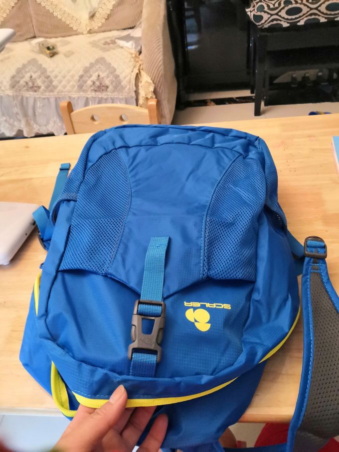 思凯乐小背包怎么样 书包材质是运动锦纶材质的,做工._什么值得买