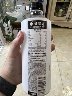 运动后来一瓶电解质水