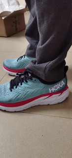 HOKA ONE ONE男克利夫顿8跑鞋