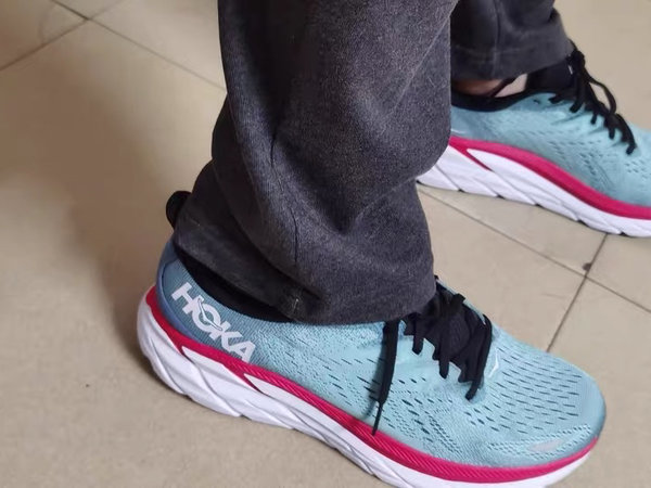 HOKA ONE ONE男克利夫顿8跑鞋