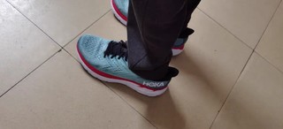 HOKA ONE ONE男克利夫顿8跑鞋