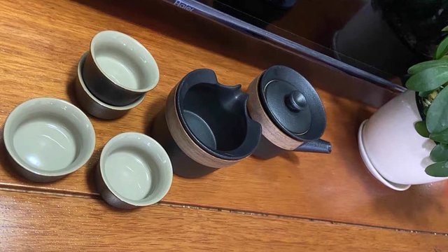一套轻奢的茶具