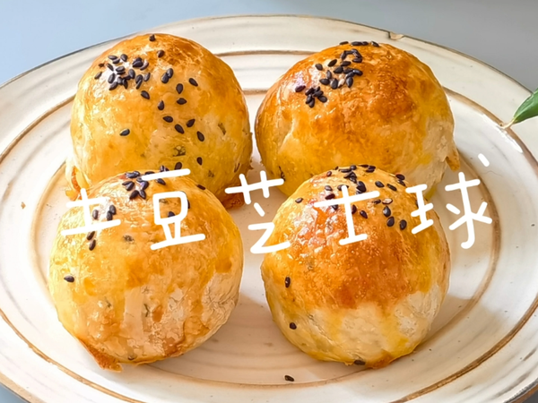 土豆蒸一蒸，包上芝士烤一烤，外焦里糯