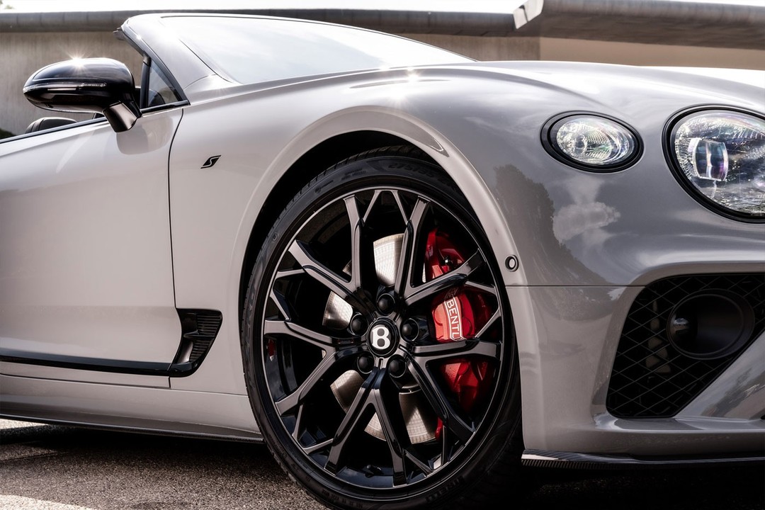 宾利发布全新欧陆GT S，全车黑化运动感十足