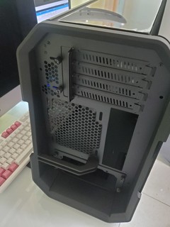 低调小机箱Antec Dark Cube