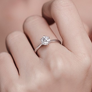 2022年钻戒哪个牌子性价比高，钻戒怎么选？（附钻戒品牌排行榜前十名）