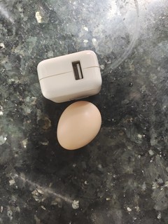 比鹌鹑蛋稍微大一点的鸡蛋