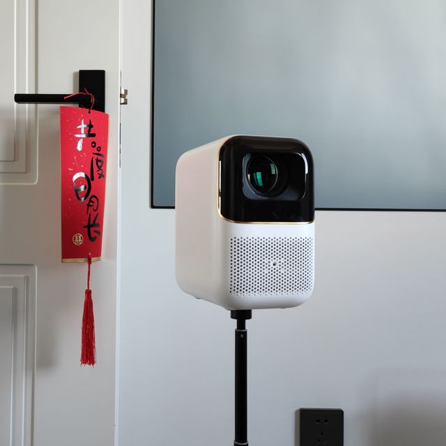 年轻人必入的高性价比家用投影仪，小明Q1 Pro投影仪测评