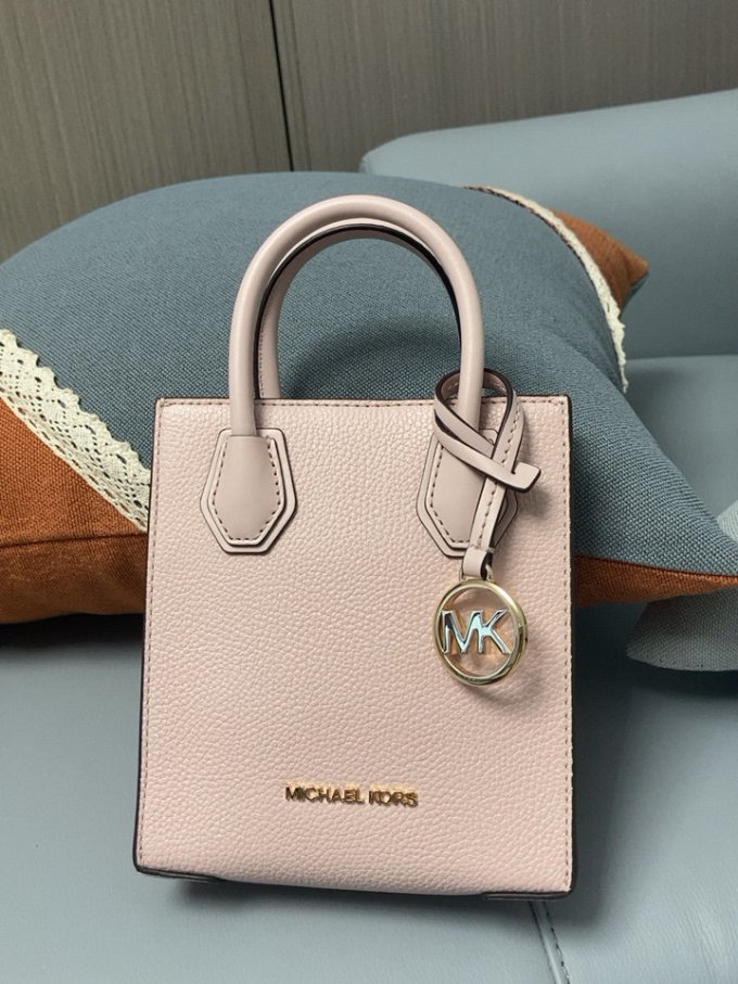 迈克·科尔斯女士手提包怎么样 mk的精致漂亮小风琴包,很可爱,很百搭!