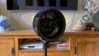 夏天将至，是时候更新下家里的风扇了——艾美特黑天鹅空气循环扇智能款