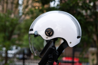 适合夏天的吸湿抑菌的电动车头盔