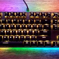 布丁评测 篇一百一十九：自主红外银轴，RGB幻彩双背光系统，更炫酷的游戏机械键盘！