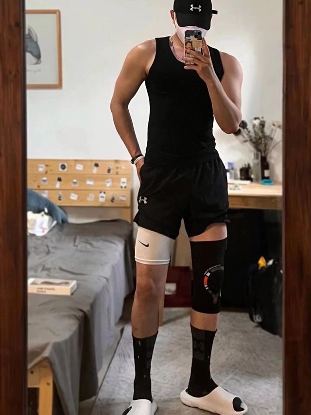 体育生穿灰色运动裤？真大一就穿黑色