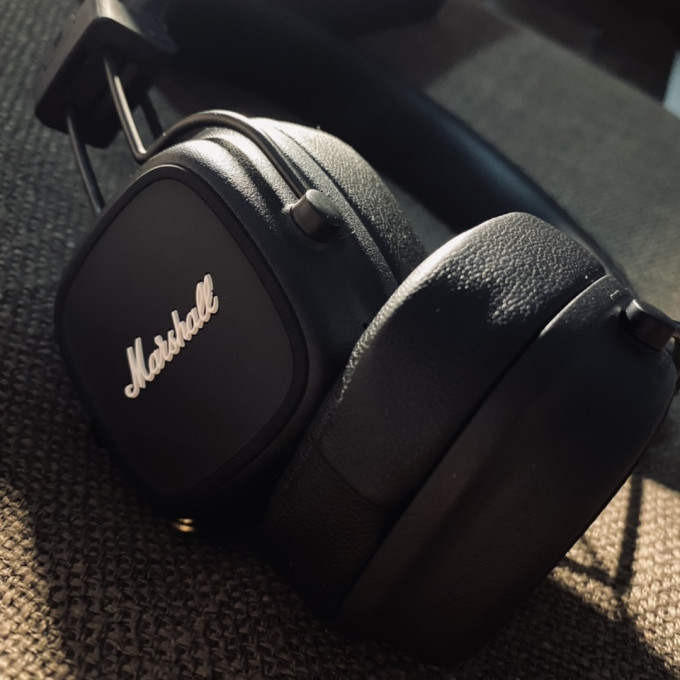 马歇尔头戴式耳机