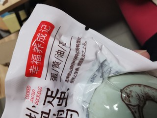 咸鸭蛋配主食 夏天简单就完事