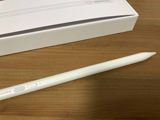 倍思品牌，漂亮的苹果触控笔。