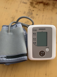 妈妈每天都要用到的欧姆龙血压计