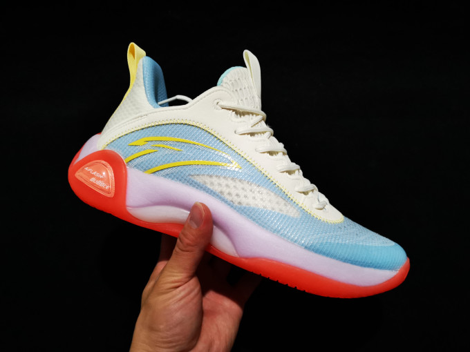 夏日实战好选择安踏水泥泡泡二代