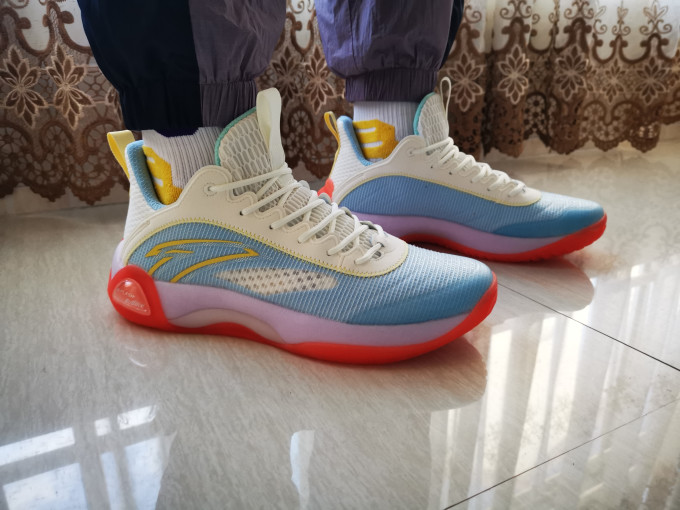 夏日实战好选择安踏水泥泡泡二代