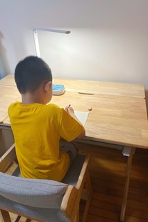 一桌两用，利用率超高的儿童实木学习桌！