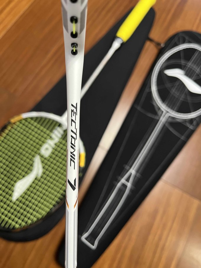 李宁突袭7羽毛球拍