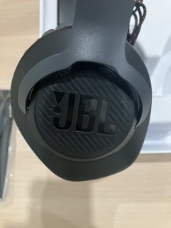 含泪买的有线耳机JBL