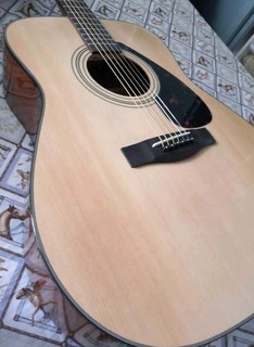 雅马哈F600吉他