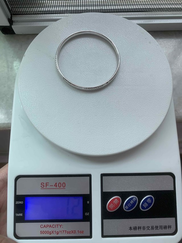 当年四百多一克的铂金手镯，如今只剩1/4