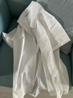 短袖白衬衫
